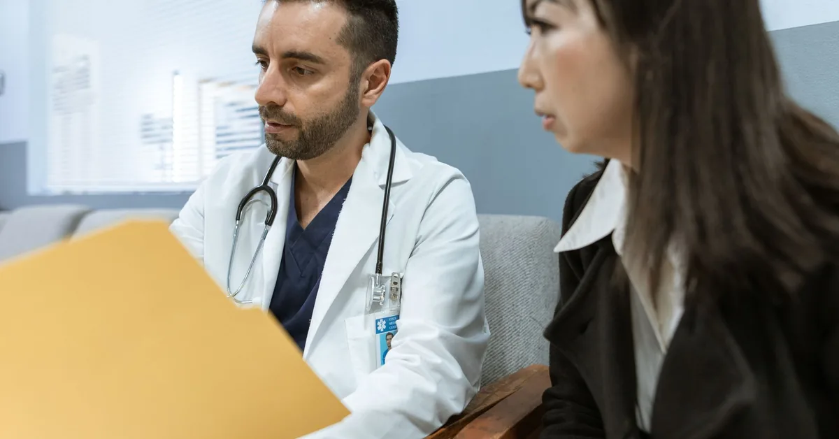 Rising bar chart representing record enrollment growth in health insurance